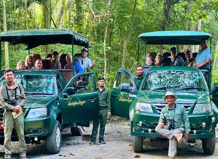 Guests ready before the jungle safari